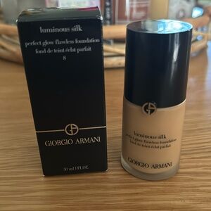 Armani- Luminous Silk Foundation